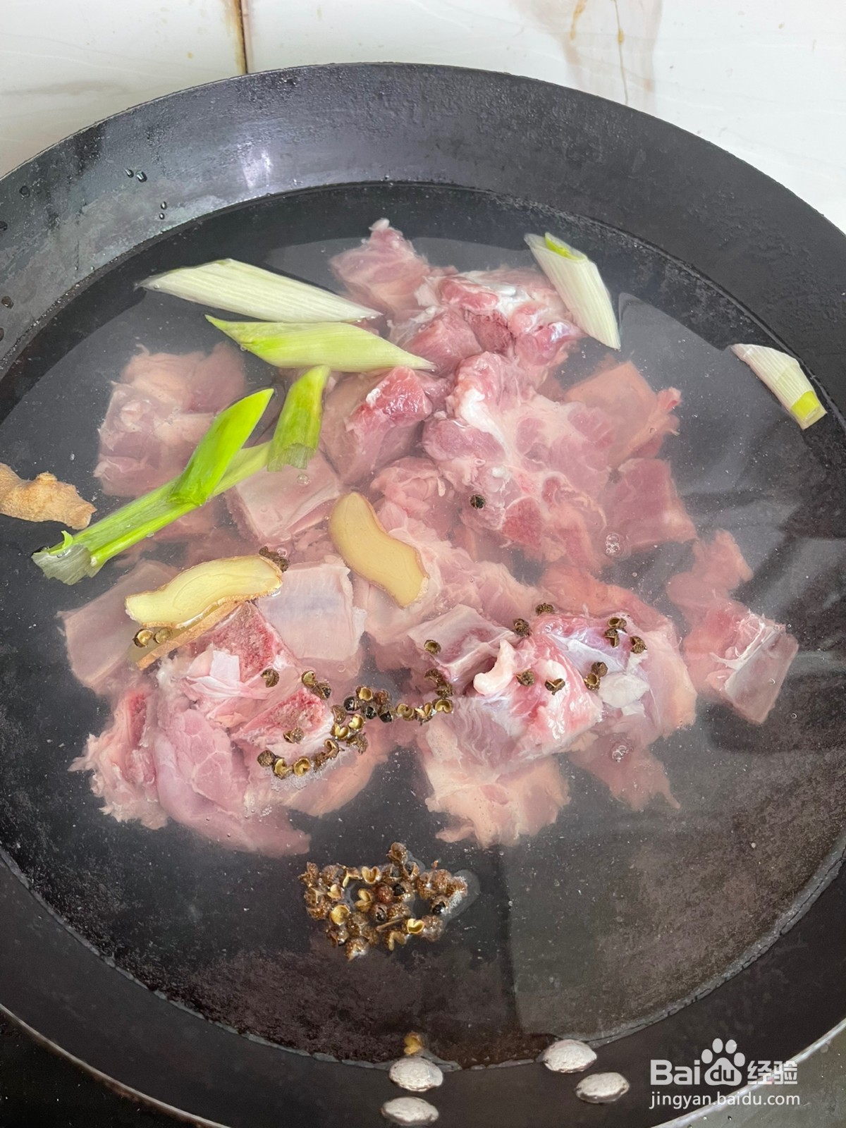 莲藕排骨汤的做法