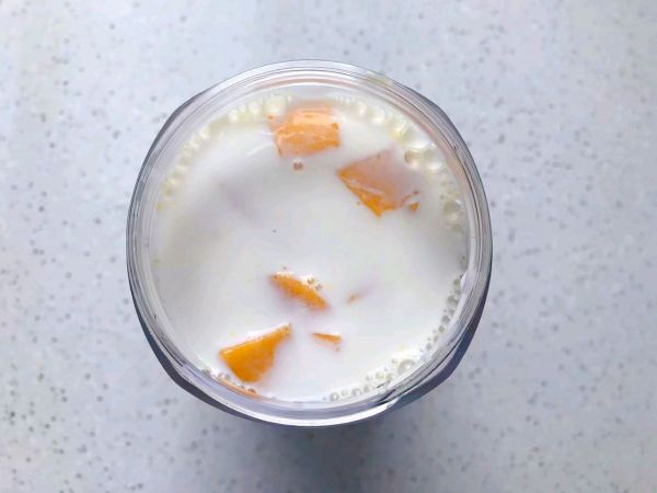香浓芒果香蕉奶昔