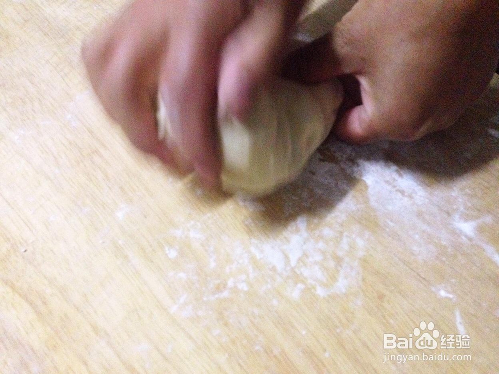 美味的韭菜鸡蛋虾皮盒子