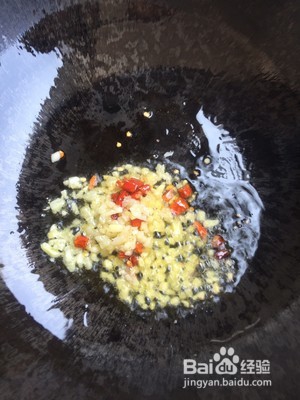 韭菜烧鸭血制作过程