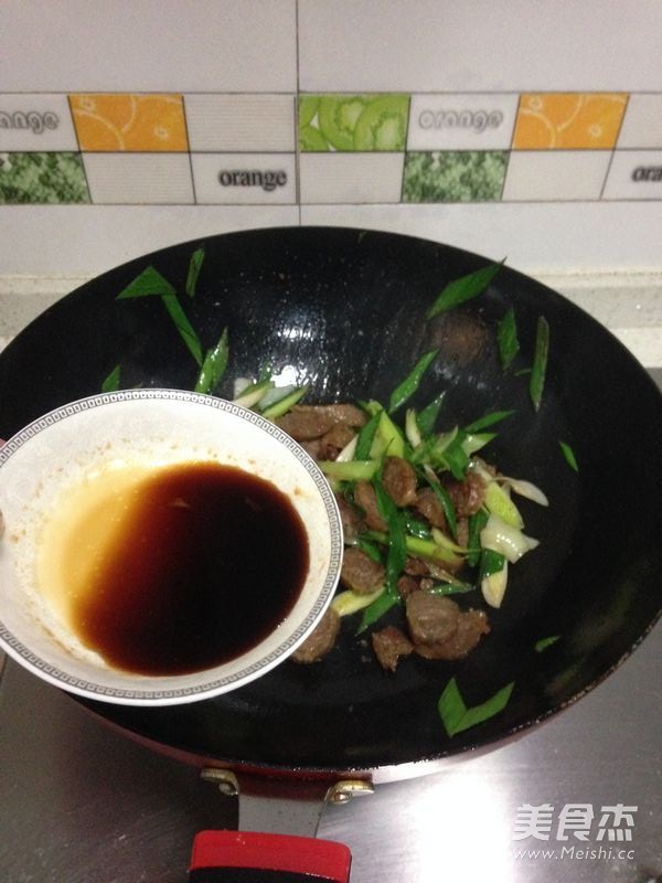 青蒜炒腊肠的做法