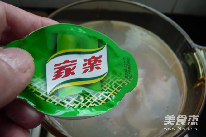 鸡腿馄饨浓汤煲