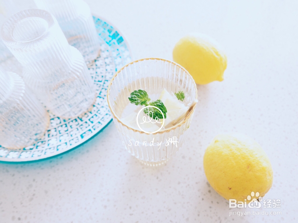 家常做法的蜂蜜柠檬薄荷水