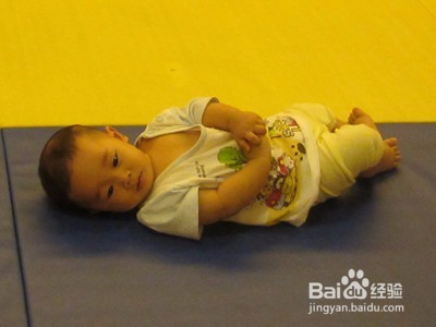 怎么哄小孩睡午觉呢?