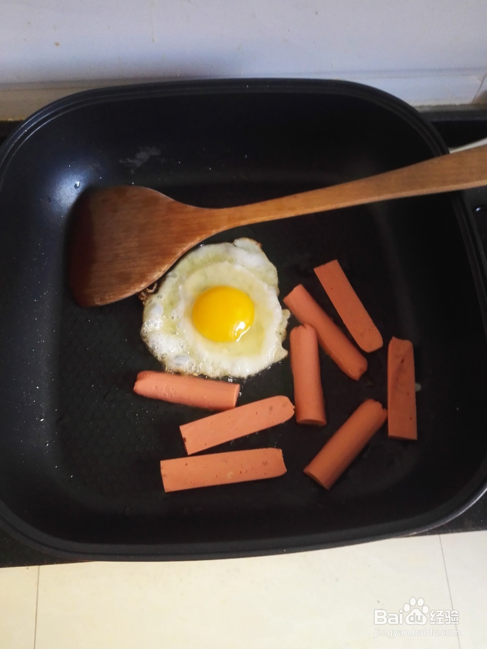 如何煎火腿肠与鸡蛋当成一顿饭来吃
