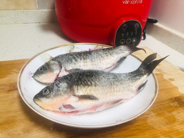 这样做清蒸鲫鱼