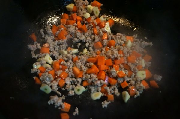 鸡蛋干笋丁拌面条