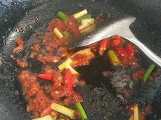 红烧肥肠面怎么做