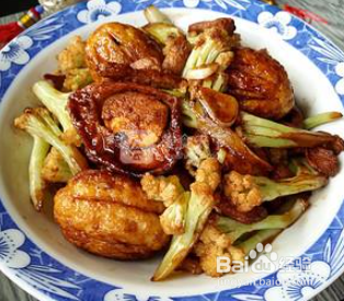如何做虎皮蛋肉片炒花菜