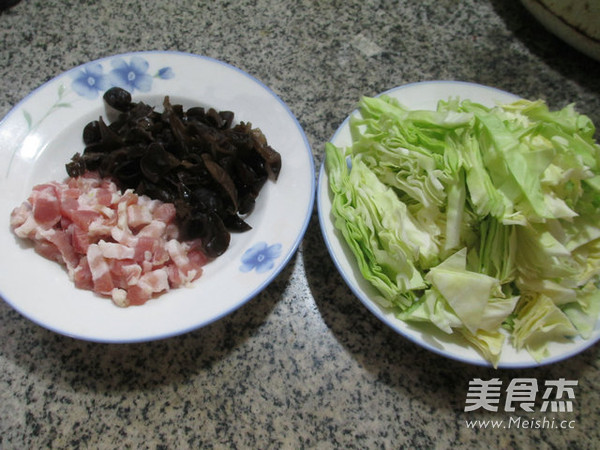 黑木耳咸肉炒圆白菜