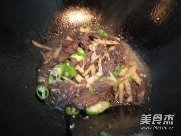 泡姜青椒炒鸭血