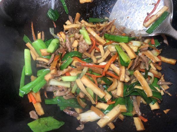青蒜肉丝炒香干