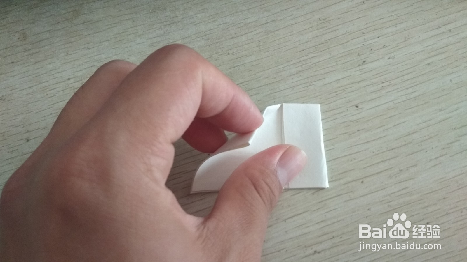 如何用一块正方形素描画纸做梯形的简易钢笔支架