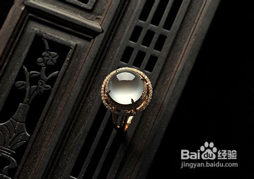 如何表现翡翠首饰的绚丽多彩