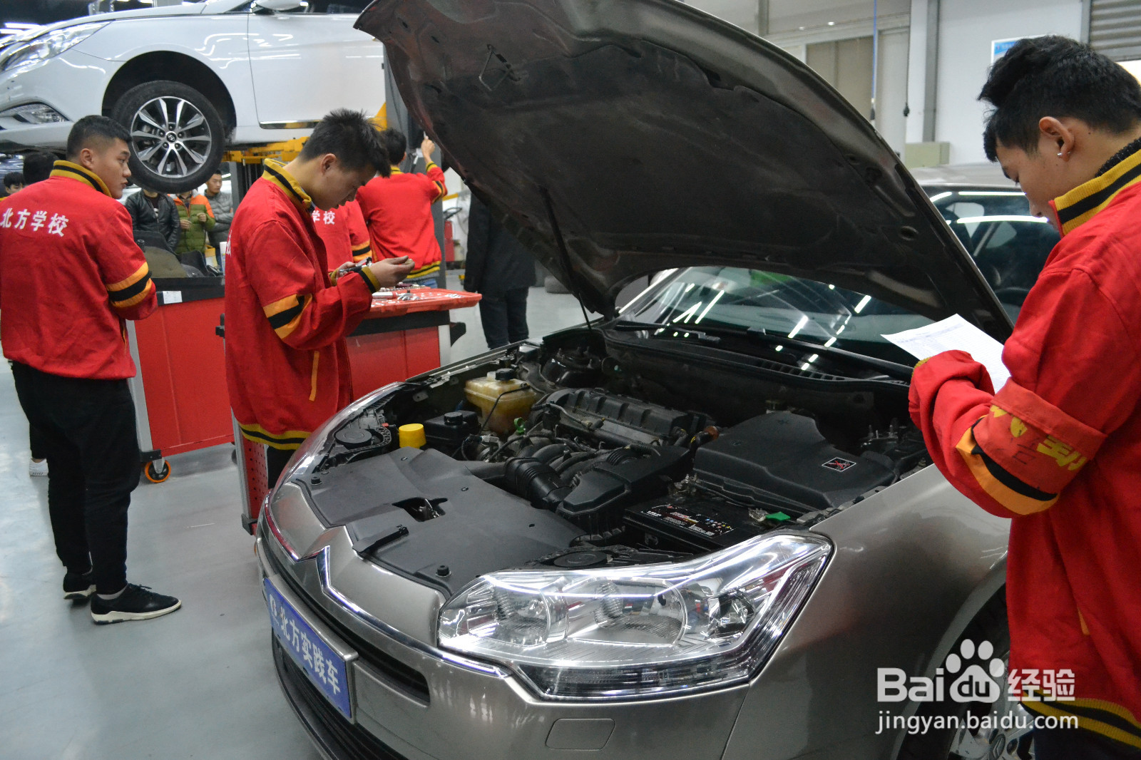 雨刷片刮不干净? 砂纸打磨可以翻新雨刷