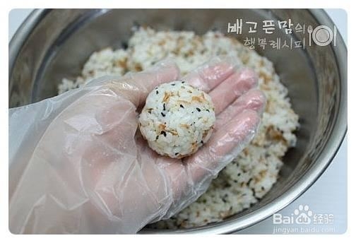 每日美食-泡菜金枪鱼饭团的做法