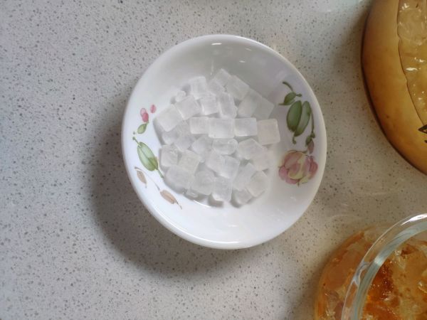 桃胶银耳雪梨羹