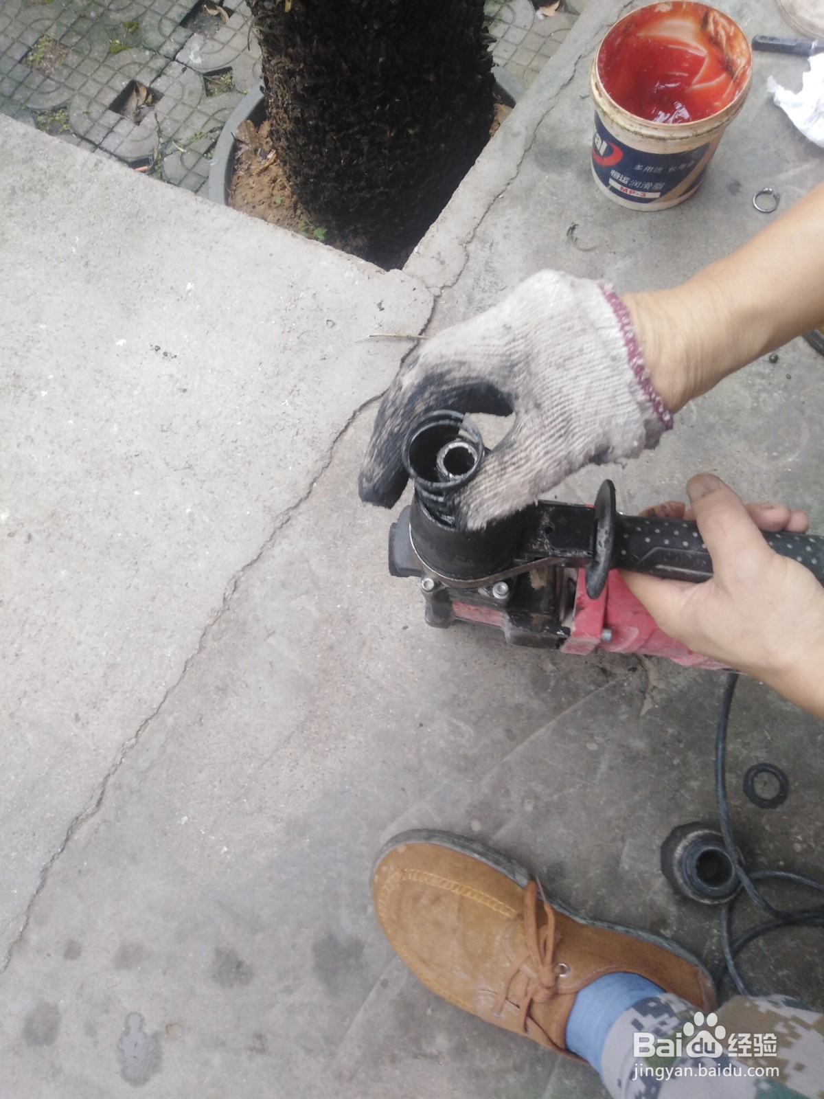 电锤装不进退不出钻头如何修理？