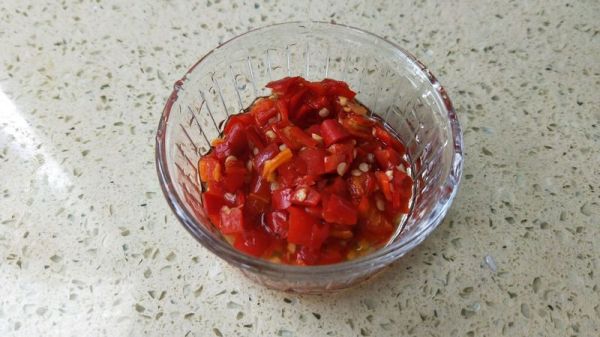 蒜泥剁椒蒸鲈鱼