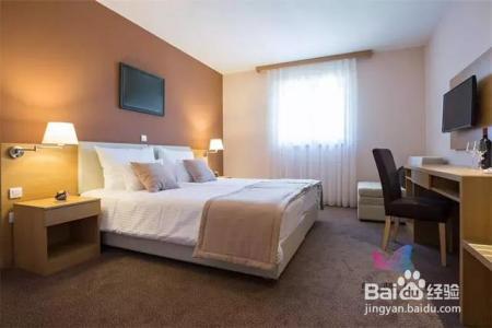 酒店客房床尾为什么要放一块布?很多人都不清楚…