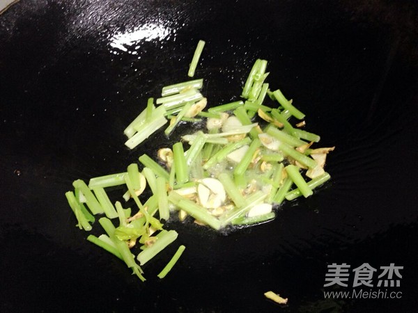 芹菜炒牛肉的做法