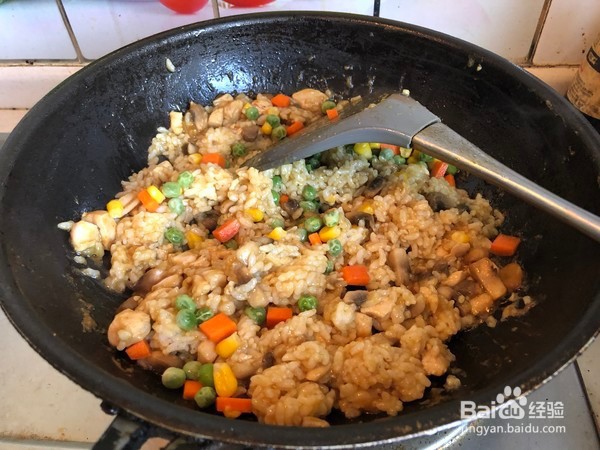 如何做出好吃美味的咖喱蘑菇鸡丁炒饭
