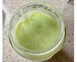 如何制作牛油果香蕉奶昔