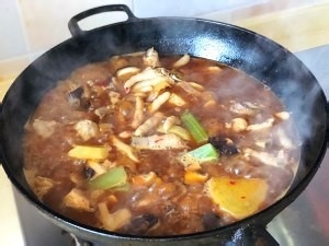 明虾鸡爪煲的制作方法