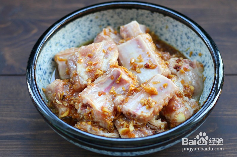 美味难挡、软嫩易脱的蒜蓉蒸排骨