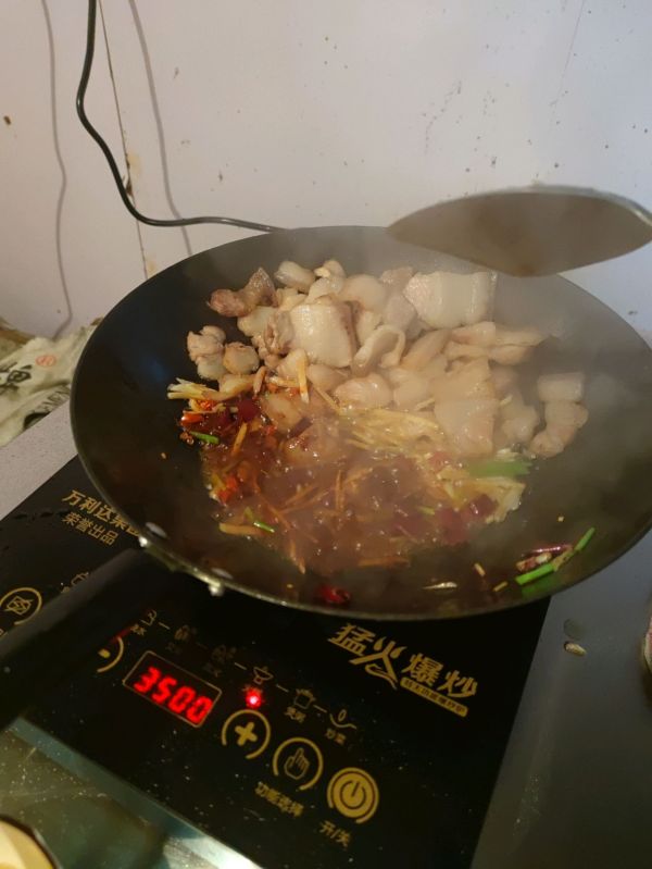黔西黄粑炒回锅肉