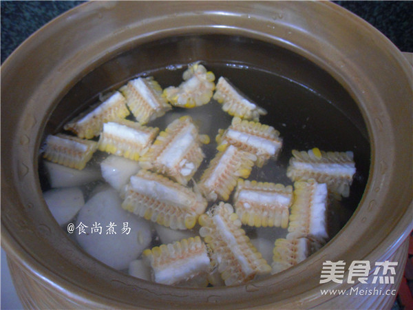 萝卜玉米排骨汤