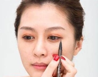 台湾美妆达人支招 水汪汪桃花妆恋爱顺利