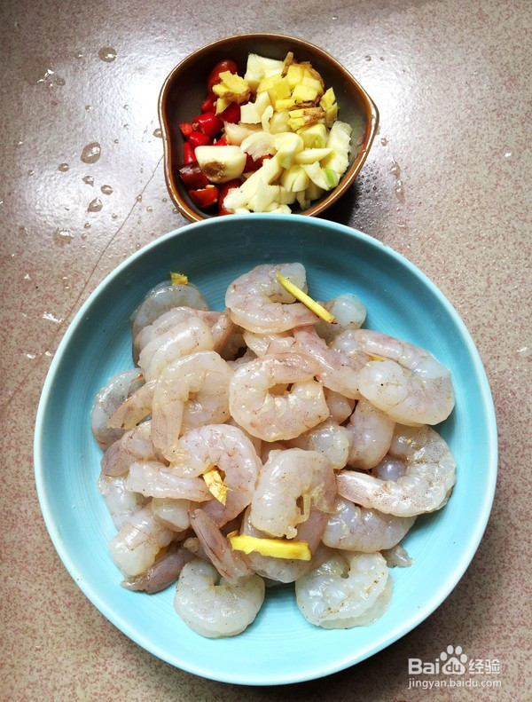 芦笋炒虾球的制作方法