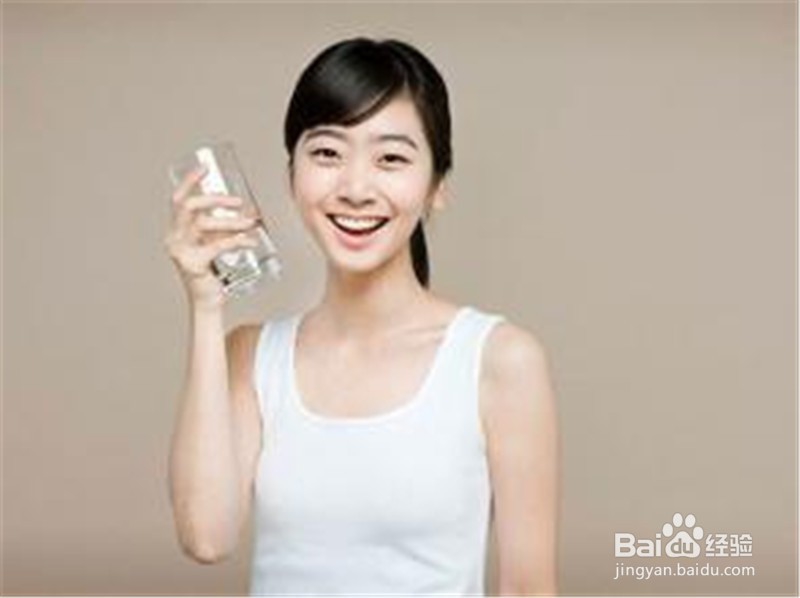 我们每天应该喝多少水