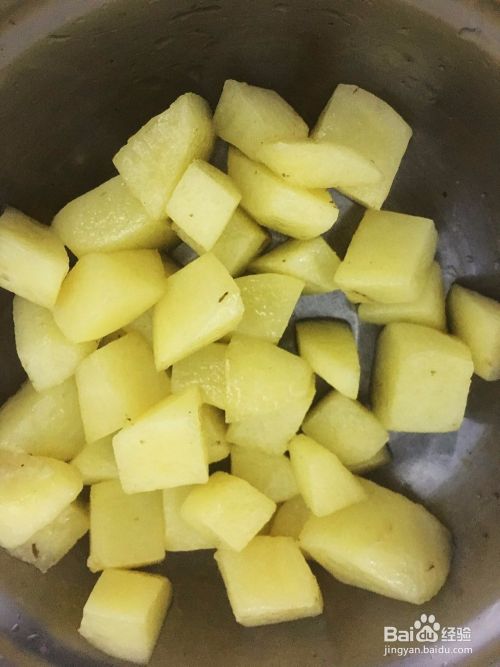 【家常菜】土豆焖排骨的做法