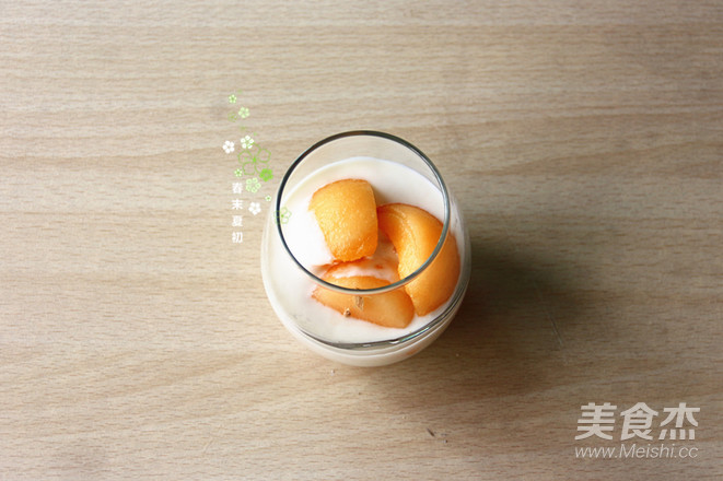 坚果哈密瓜曲奇酸奶杯