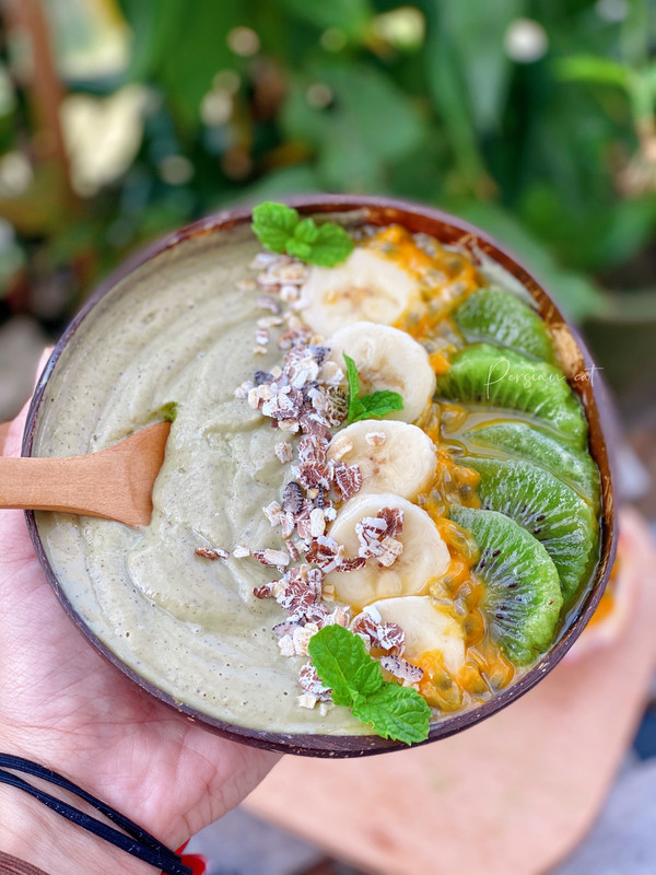 低碳减脂奇异果牛油果思慕雪