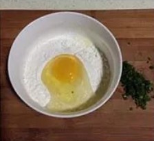 培根香葱鸡蛋饼的家庭做法