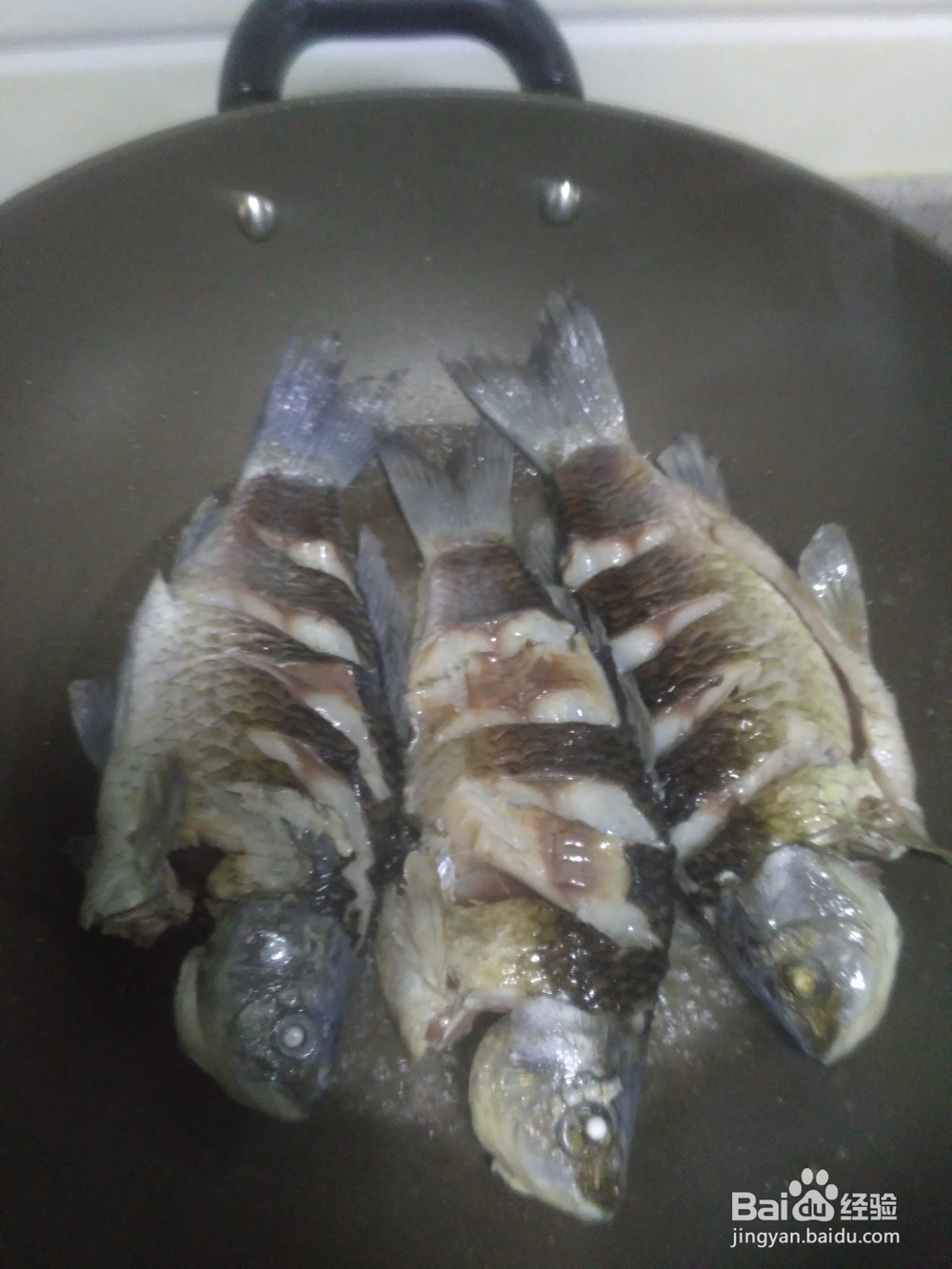 油煎鲫鱼（全鱼）的做法