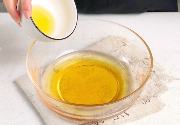 金沙咸蛋黄肉松月饼