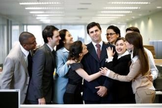 友谊的小船说翻就翻，我们应该怎样与朋友相处？