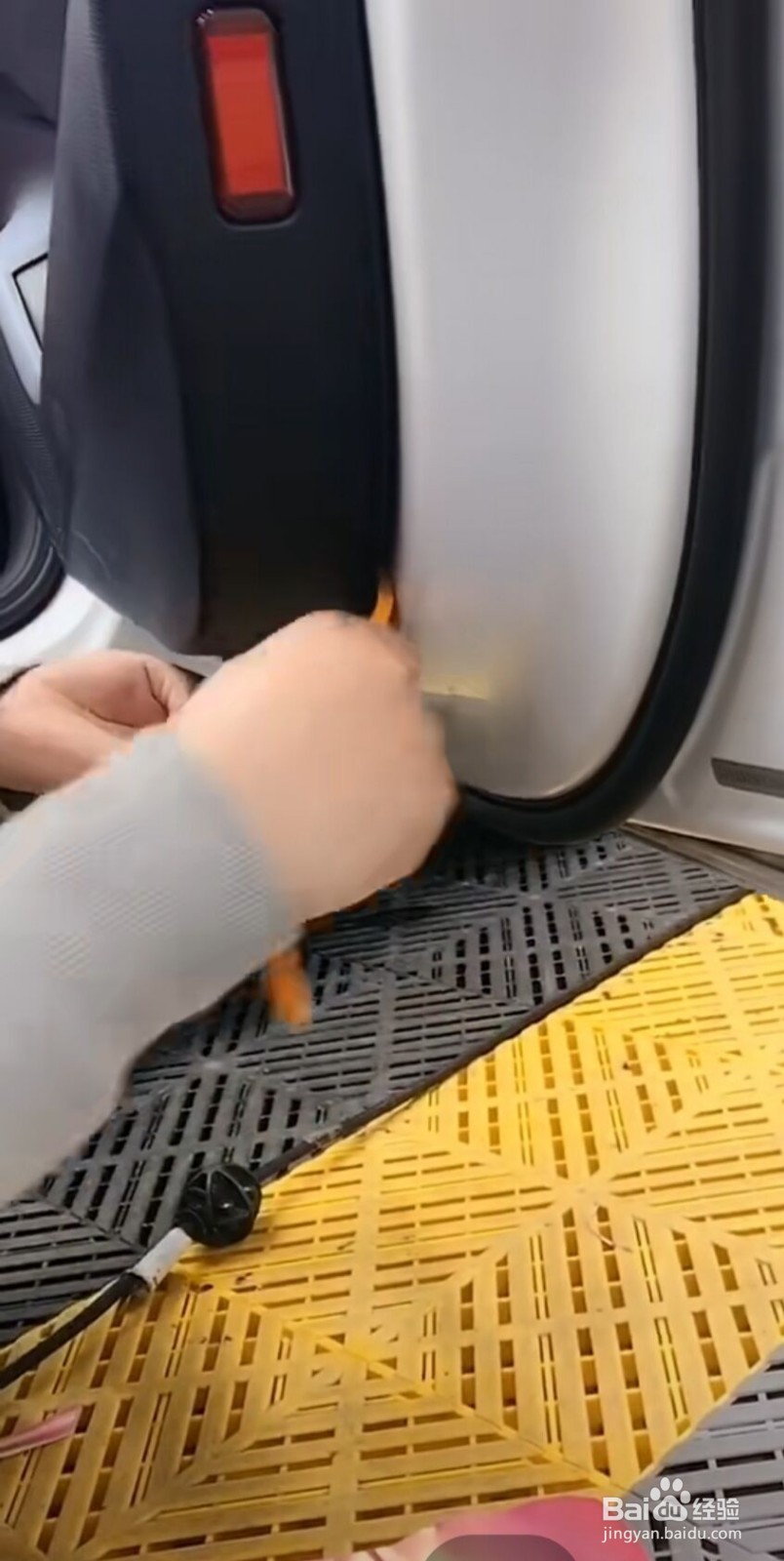 奥迪A3反光镜如何拆卸