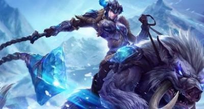 怎样使用英雄穿墙？