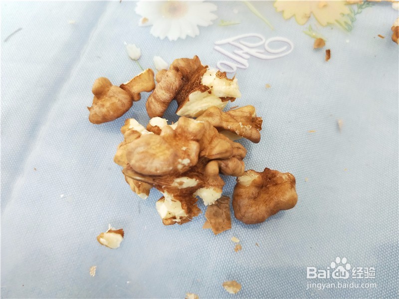 核桃钳子如何轻松快速的打开核桃