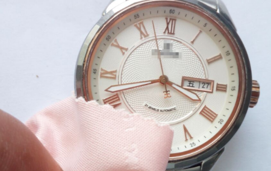 我的swatch手表，镜面有好多划痕，怎么能把这些划痕消除掉呢 求解