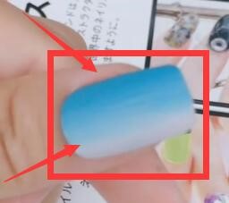 竖向渐变美甲怎么做