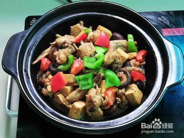 香菇豆腐焖鸡翅的做法