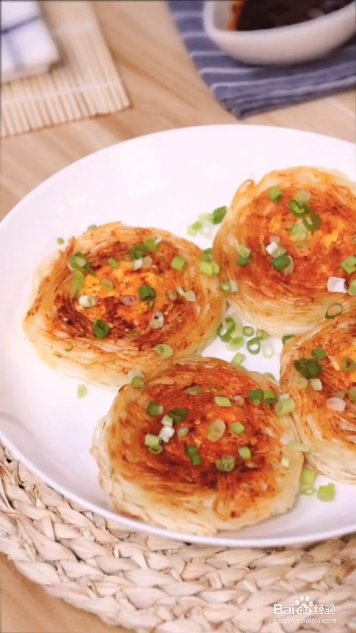 如何制作鸡蛋面条饼