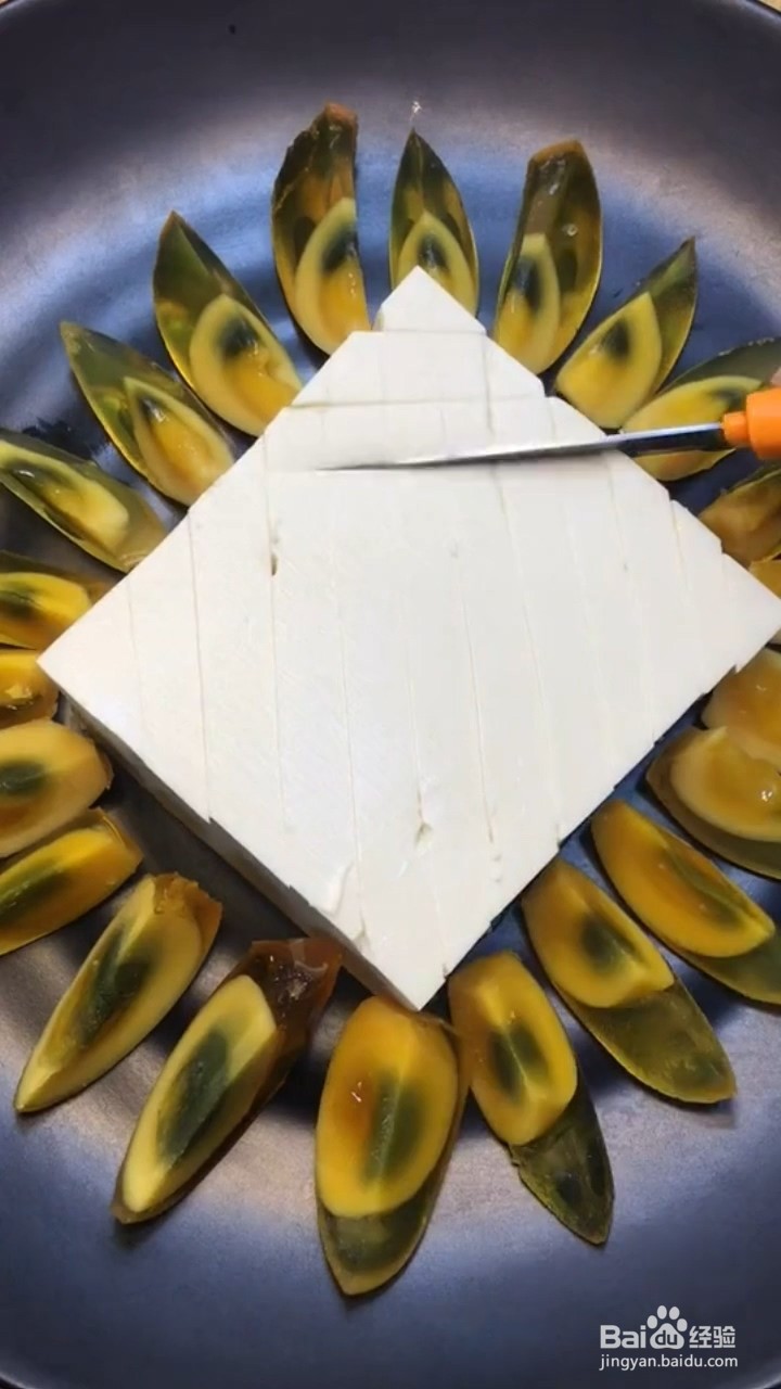 如何制作咸蛋豆腐