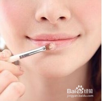 诱人双唇打造术。